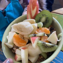 Bol de fruits et granola