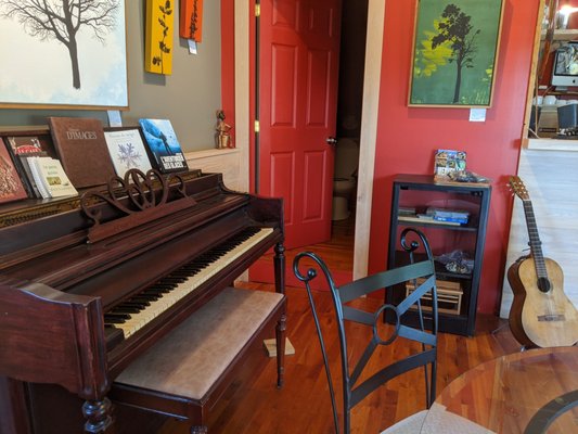Le coin piano et galerie